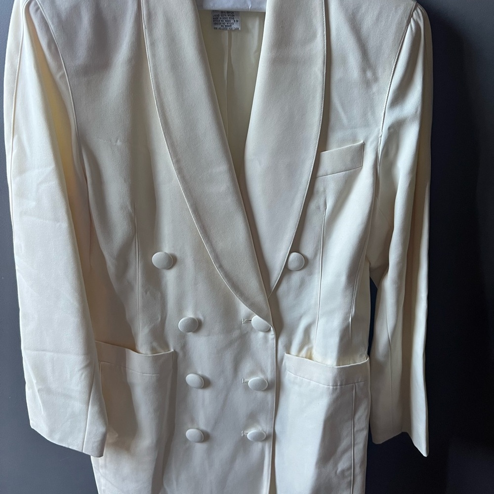 Elegant Cream Double-Breasted Women's Blazer